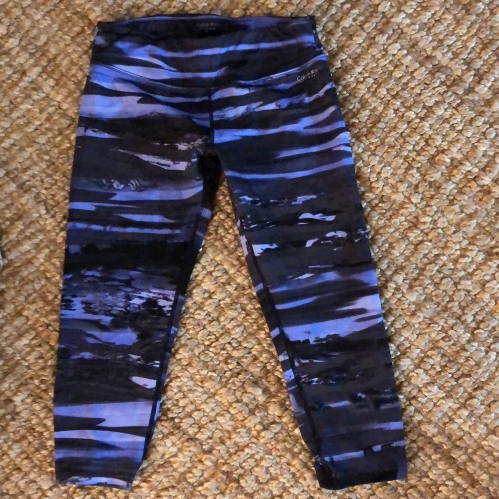 CK patterned workout leggings cropped